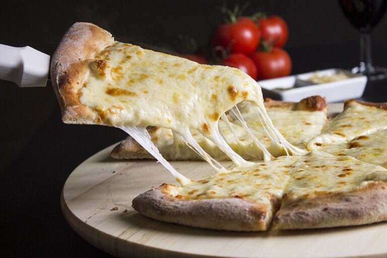 What Makes Mobile Pizza Cart Hire Ideal for Corporate Parties?